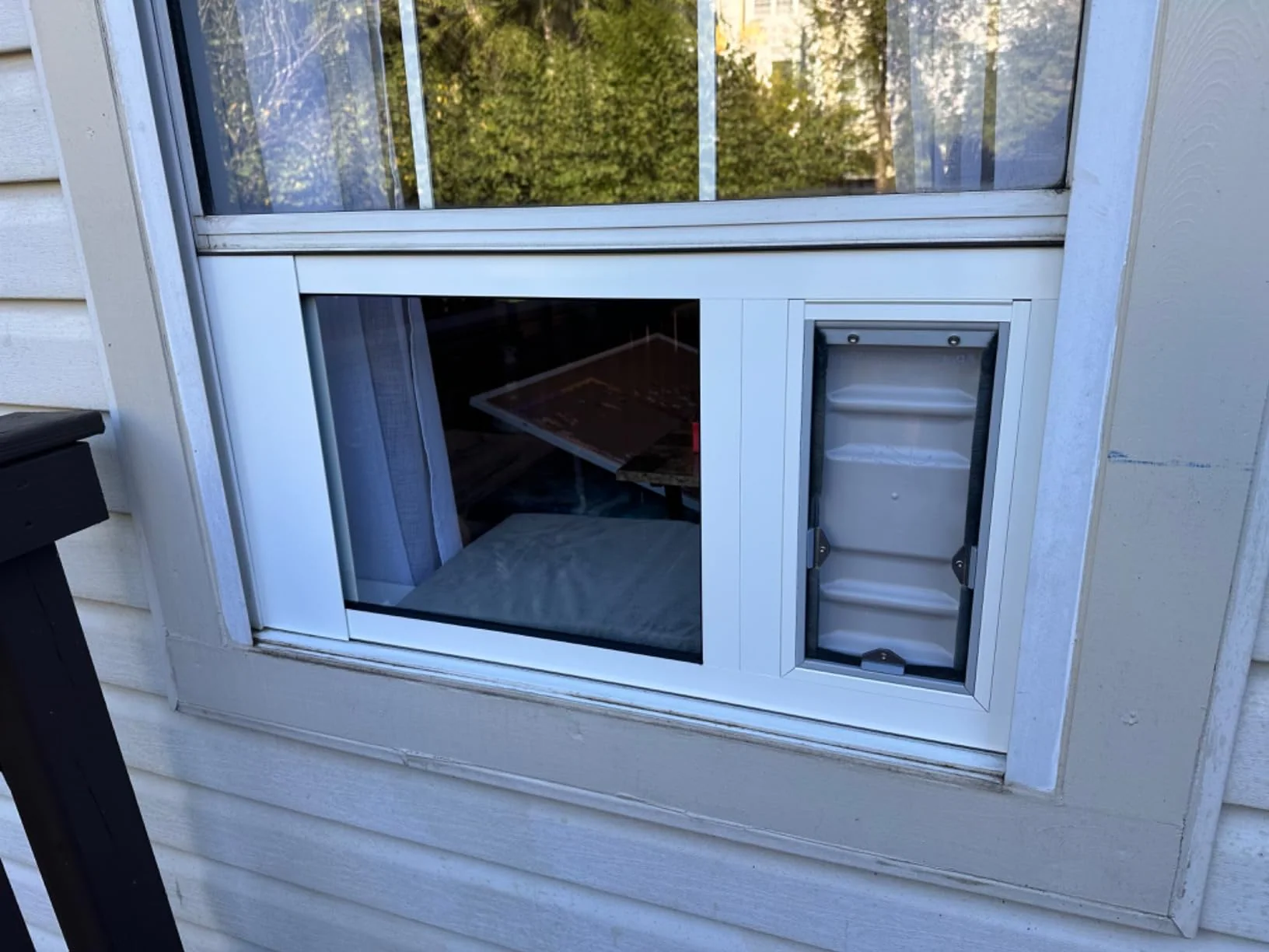 Liberty Pet Door for White Sash Windows - Image 5